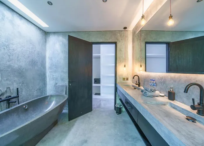 Villa Bali Townhouse 3 - Modern 2br With Pool - Perfect Location *