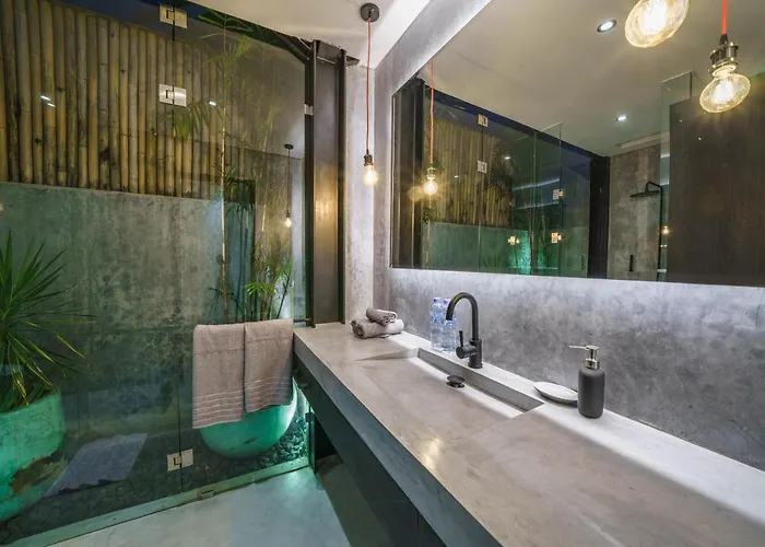 Bali Townhouse 3 - Modern 2br With Pool - Perfect Location Villa *
