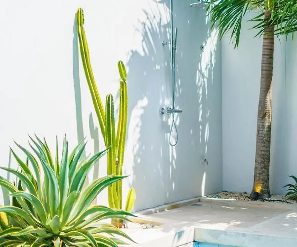 Bali Townhouse 3 - Modern 2br With Pool - Perfect Location